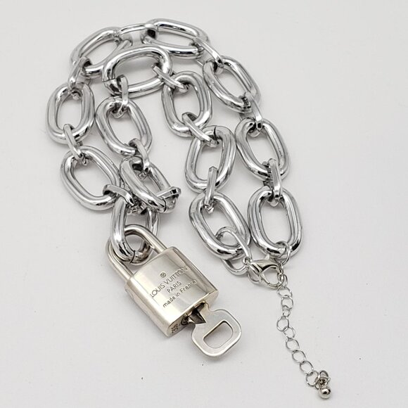 Authentic Louis Vuitton Lock & Key with Unbranded Silver Plated Chain Necklace - Picture 4 of 6